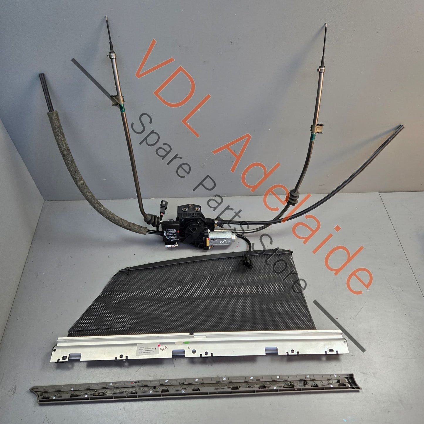 4E0861333G 4E0861977B Audi A8 Rear Left Electric Sun Blind Shade with drive motor assy 4E0861333G 4E0861977B