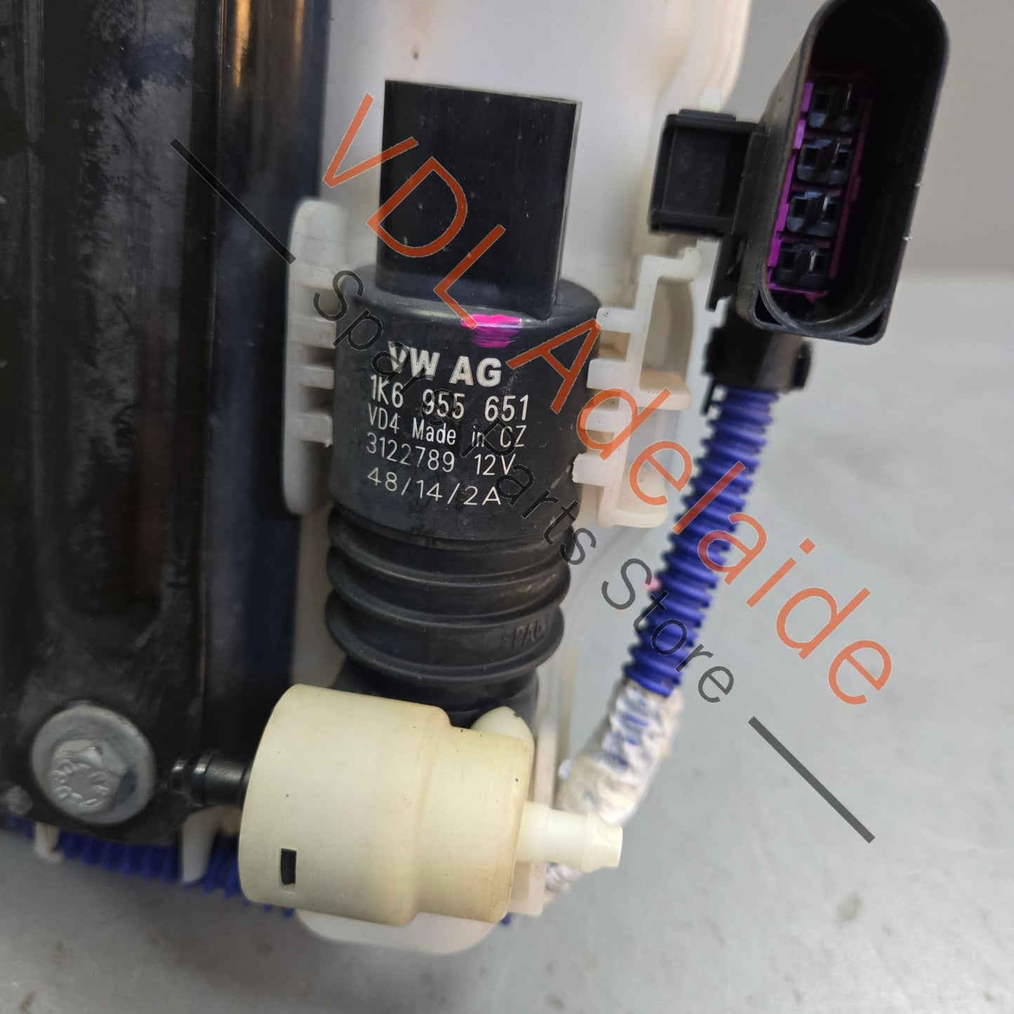5G0955453AE 5Q0955449AF VW Golf R MK7 7.5 Windscreen Washer Bottle Tank & Mounting Bracket 5G0955453AE 5Q0955449AF