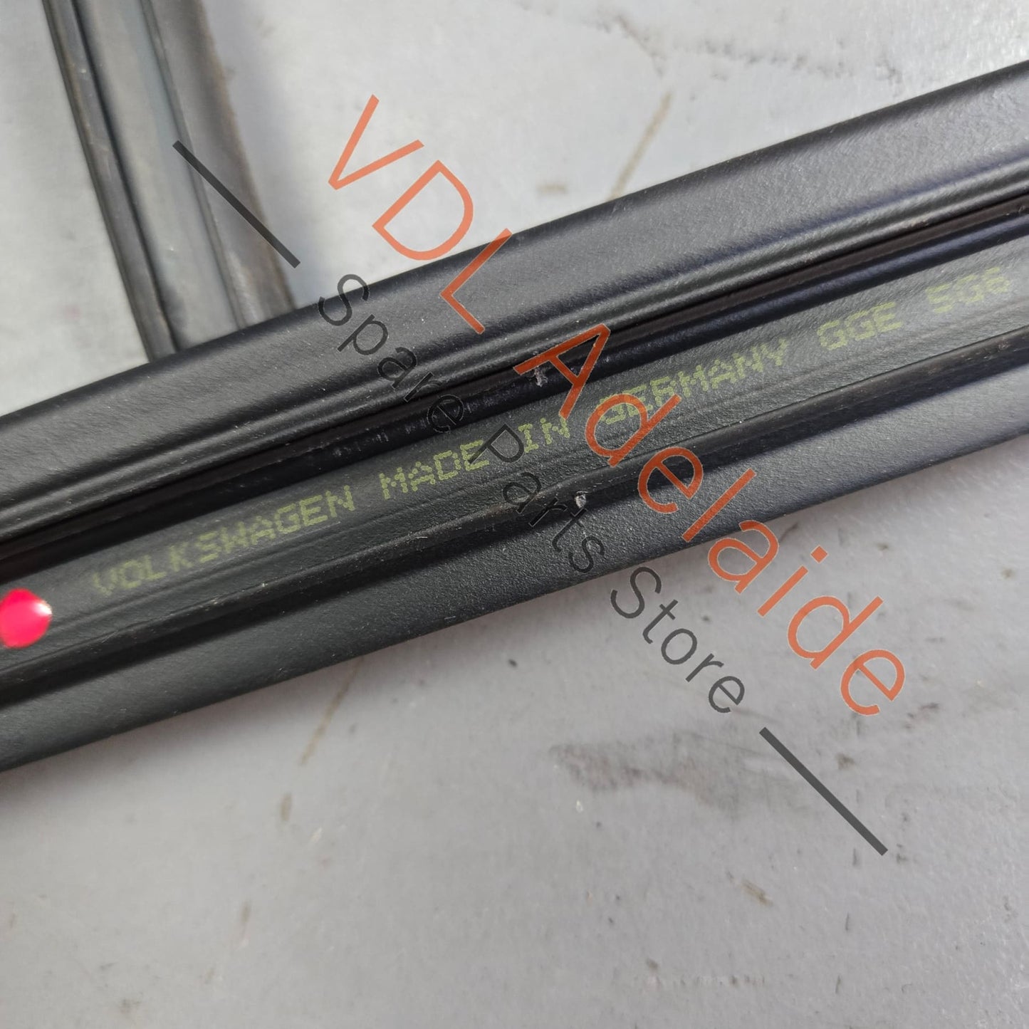 5G6839431J5AP VW Golf MK7 Rear Left Door Frame Window Rubber 5G4839431J 5AP