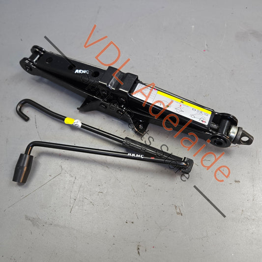 5Q0011031B    VW Golf MK7 Emergency Flat Tyre Jack w Handle 5Q0011031B