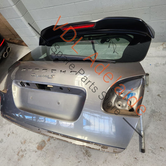 958 512 939 01 041    Porsche Cayenne 958 Rear Hatch Boot Lid Panel Meteor Gray Metallic M7W/9Q Incl rear spoiler 95851293901