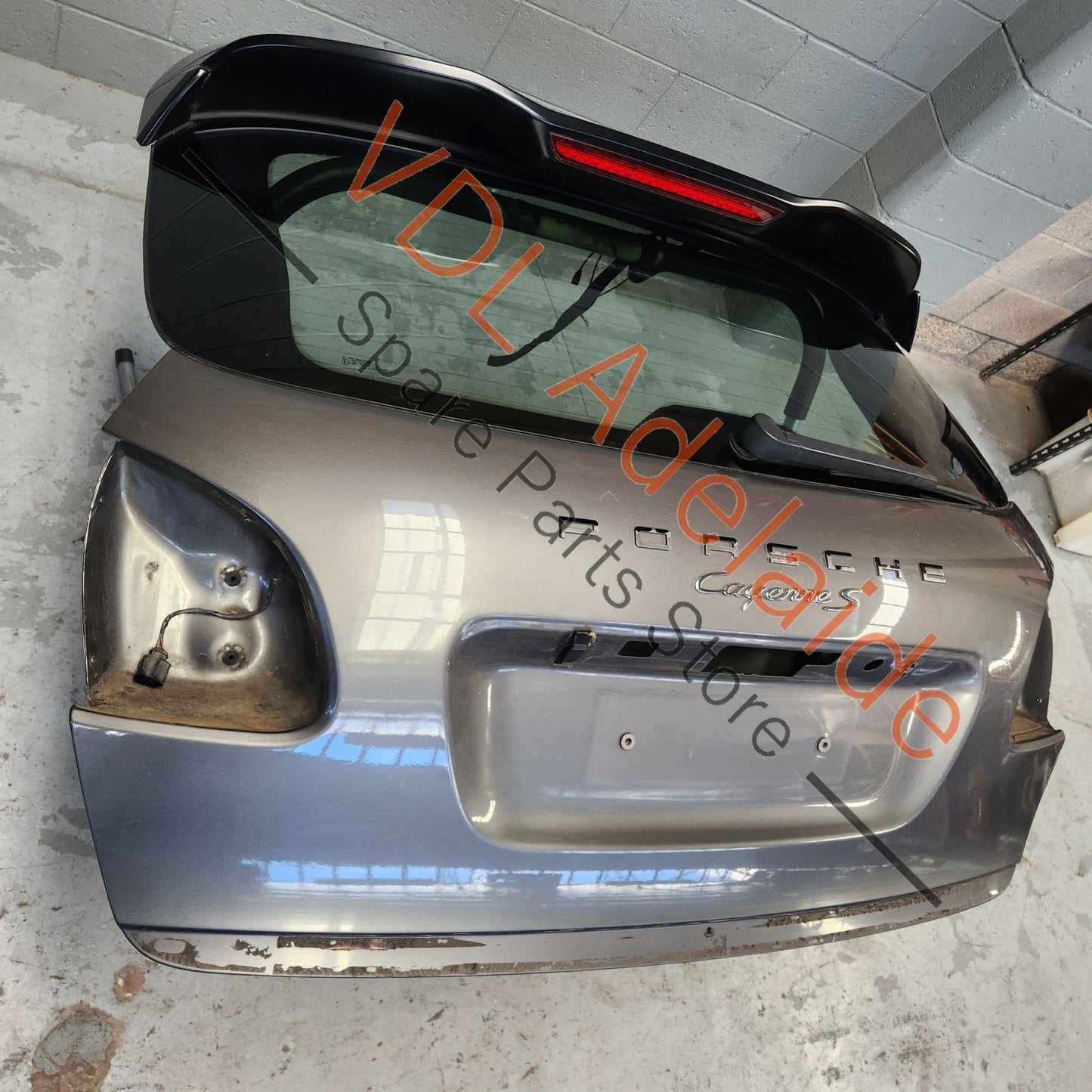 958 512 939 01 041 Porsche Cayenne 958 Rear Hatch Boot Lid Panel Meteor Gray Metallic M7W/9Q Incl rear spoiler 95851293901