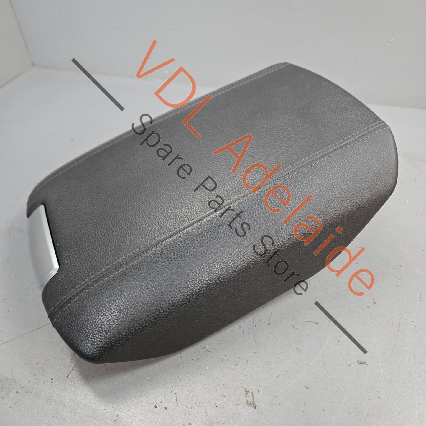 958 553 207 40 21U Porsche Cayenne 958 Black Leather Armrest Arm Rest Console lid 95855320700 21U