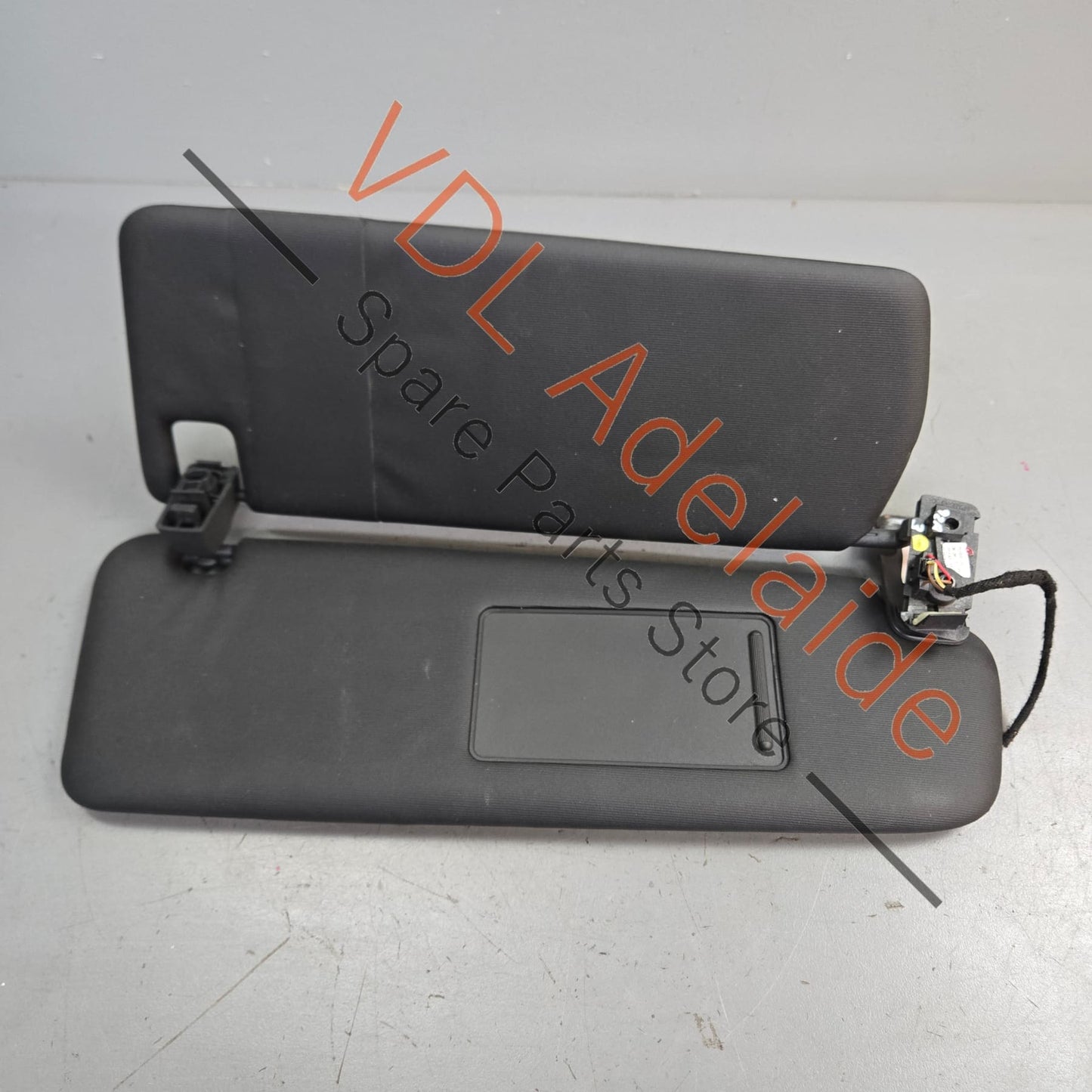 7P0857552 Porsche Cayenne 958 Right Side Sun Visor 95873155207 AY1 7P0857552