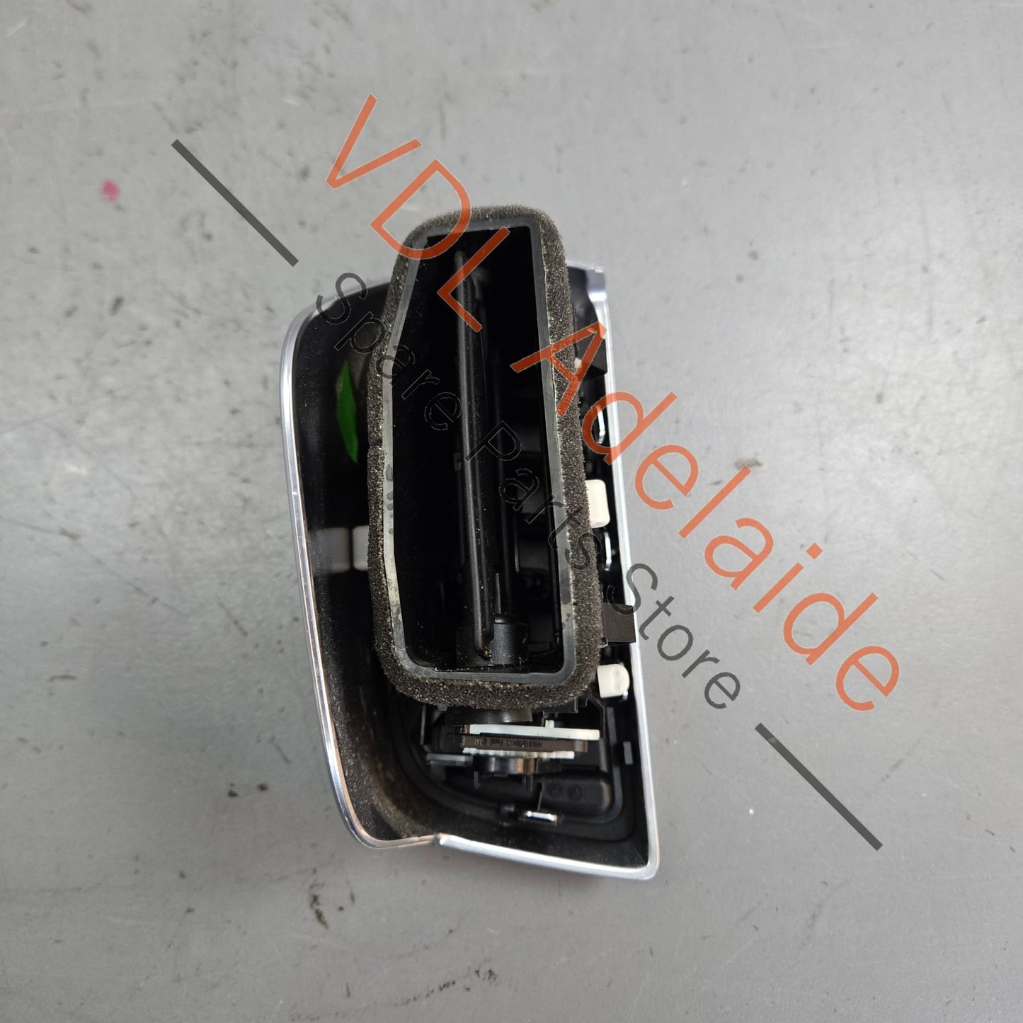 Porsche Cayenne Rear Right Side Dashboard Air Vent 7P5819204