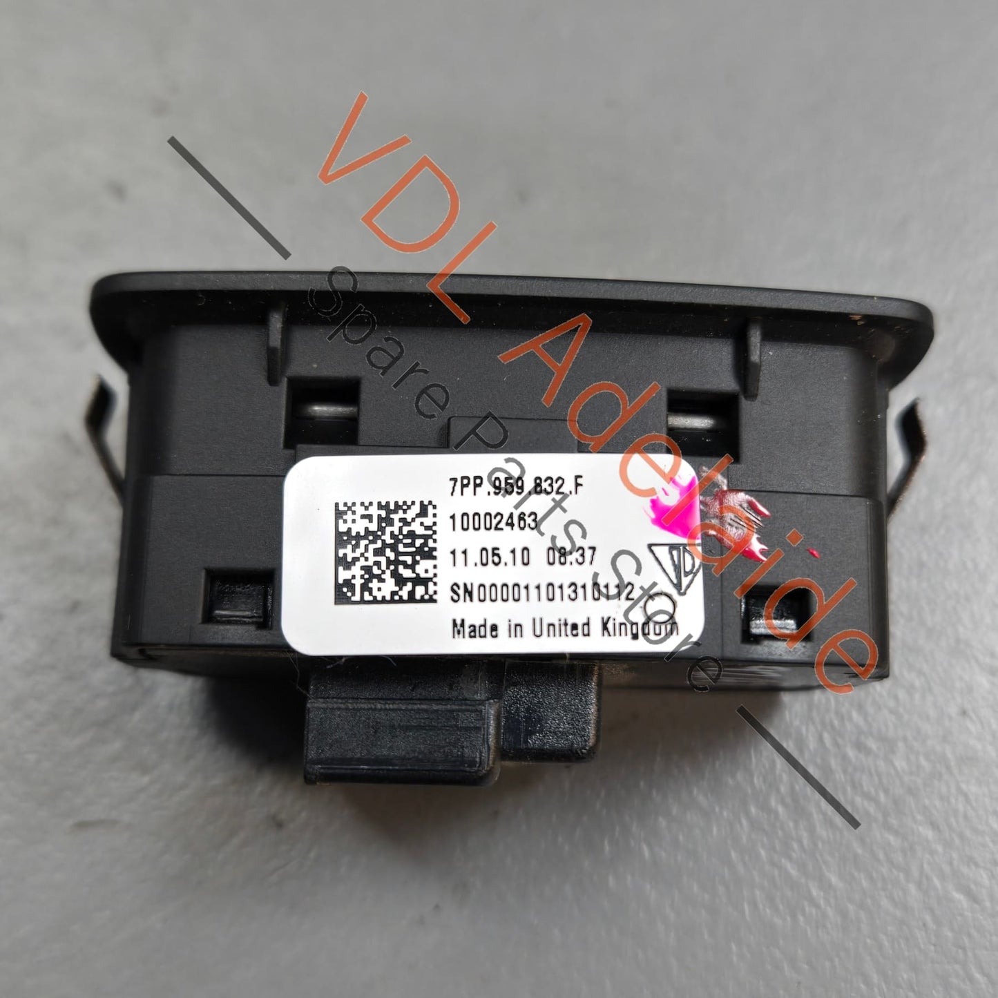 7PP 959 832 K IVI Porsche Cayenne 958 Electric Automatic Rear Boot Trunk Release Close Button 7PP959832K 7PP959832F