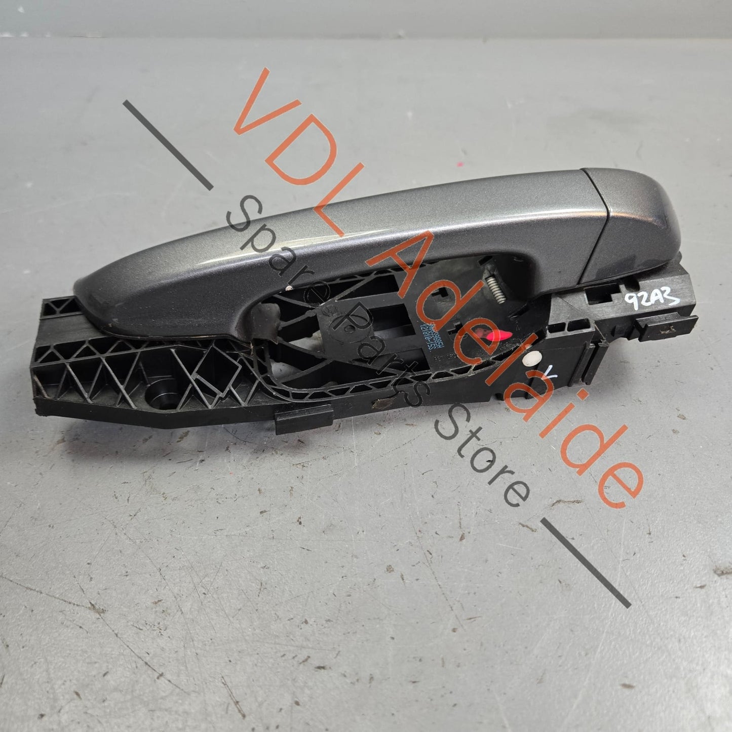 958 531 885 00 Porsche Cayenne 958 Left Side Exterior Door Handle 95853120500 Front or rear passenger