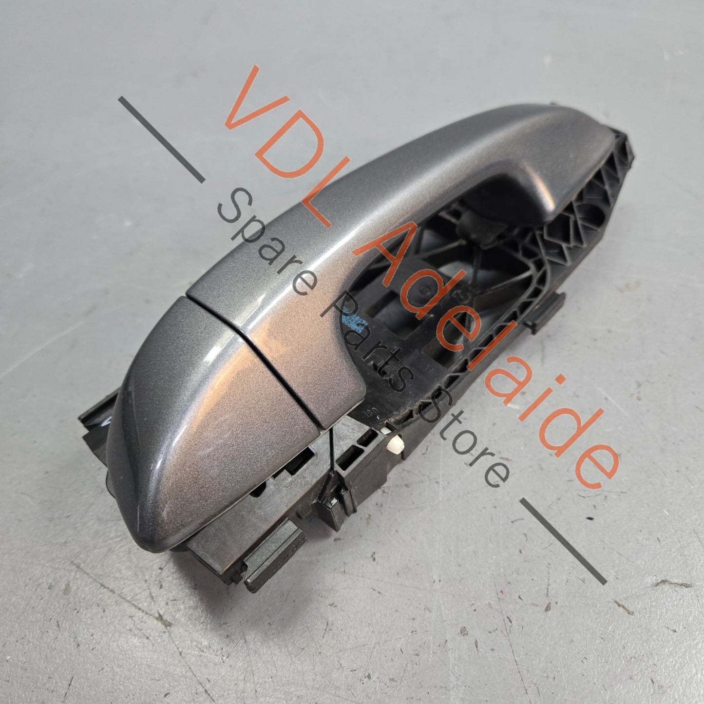 958 531 885 00 Porsche Cayenne 958 Left Side Exterior Door Handle 95853120500 Front or rear passenger