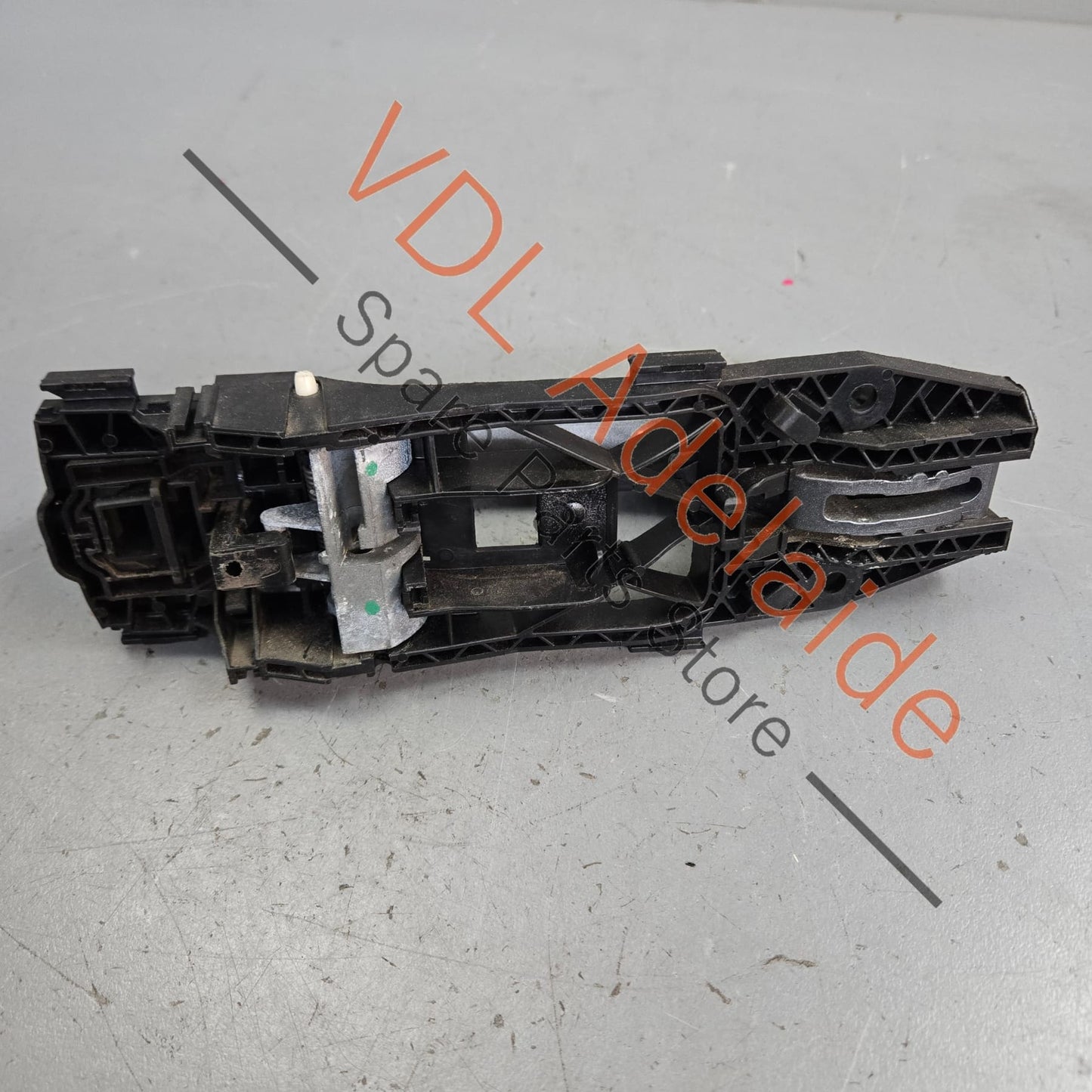 958 531 885 00 Porsche Cayenne 958 Left Side Exterior Door Handle 95853120500 Front or rear passenger
