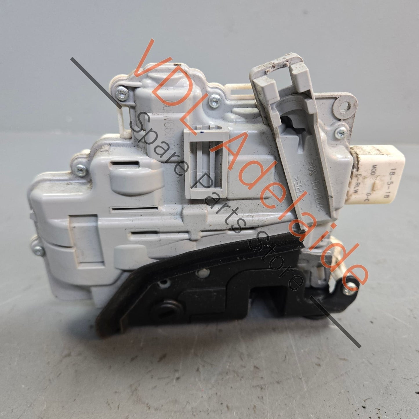 9A783911500 Genuine Porsche Cayenne 958 Left Rear Door Lock Mechanism 8K0839015 9A783911500 Also for Audi VW