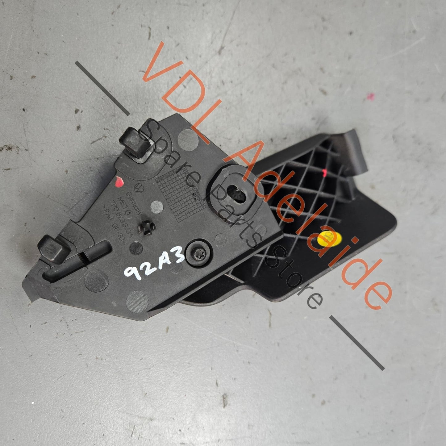 958 511 633 01 Porsche Cayenne 958 Bonnet Release Lid Lock Lever Handle Pull Grip 95851153301 95851163301 7P0823633A