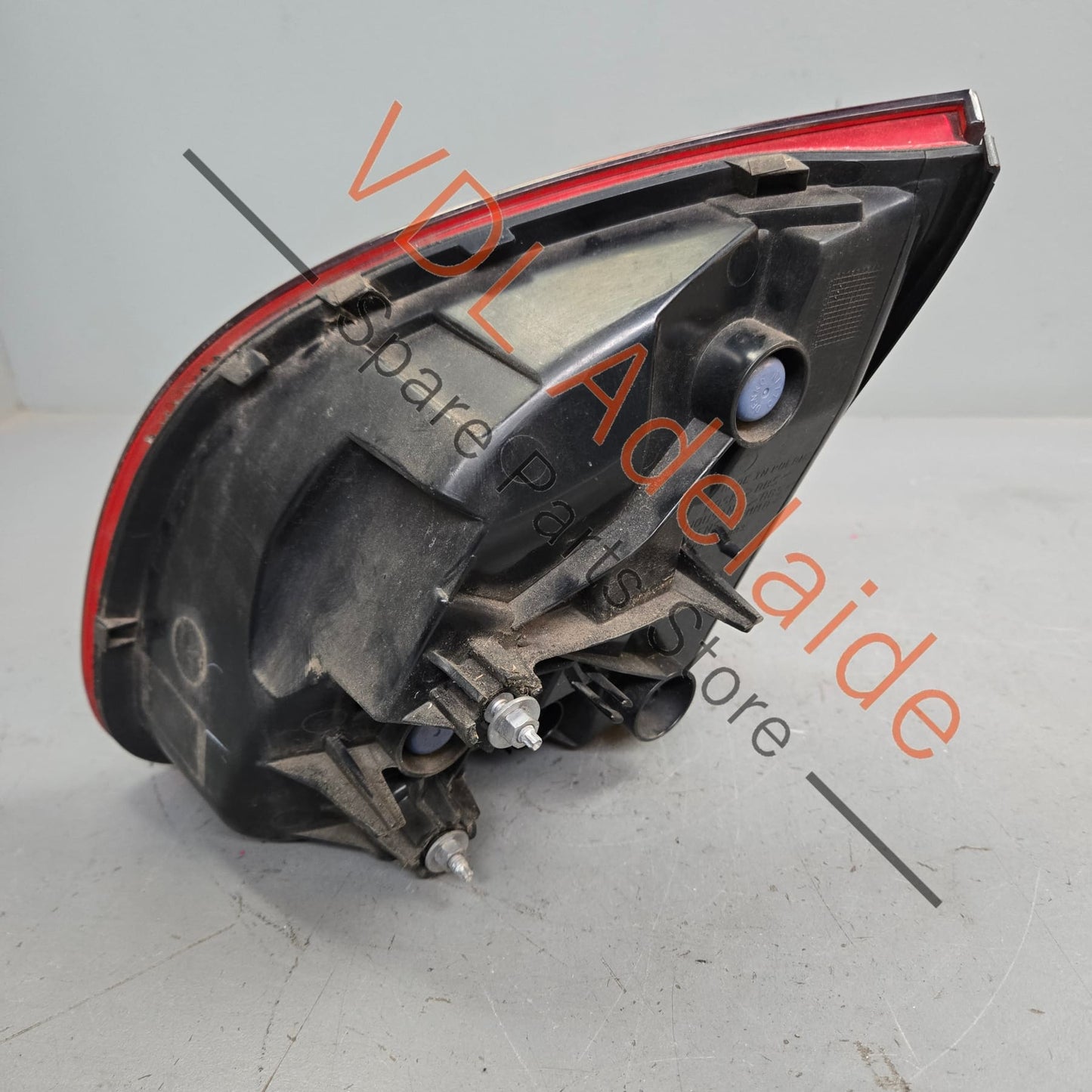 958945093 95863109301 Porsche Cayenne 958 Left Rear Inner Tail Light 95863109301 7P5945093K 958945093 **Discounted stock, minor chip**