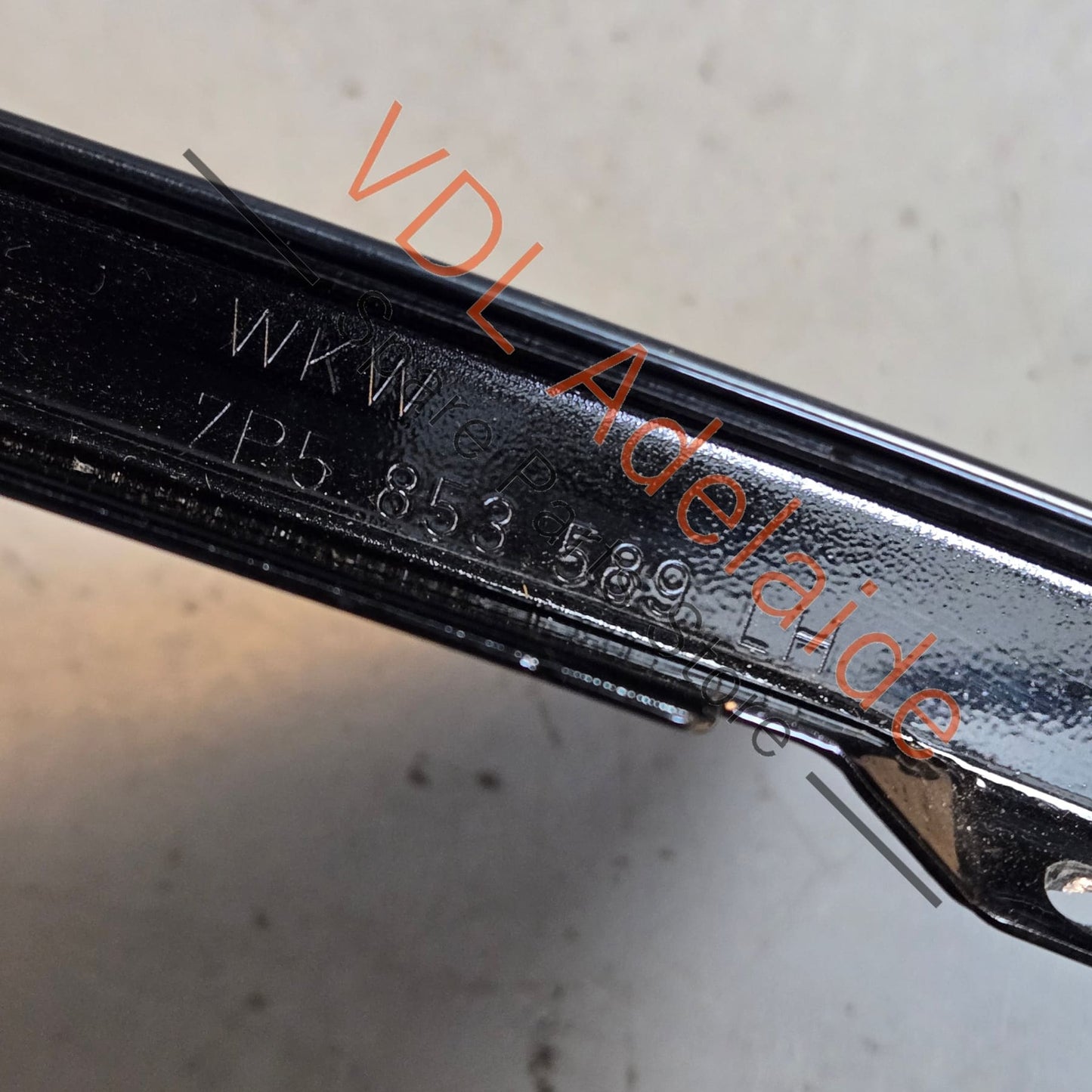 7P5853589B Porsche Cayenne Rear Left Door C Pillar Exterior Moulding Trim 95855958901 GW1 7P5853589B Gloss Black