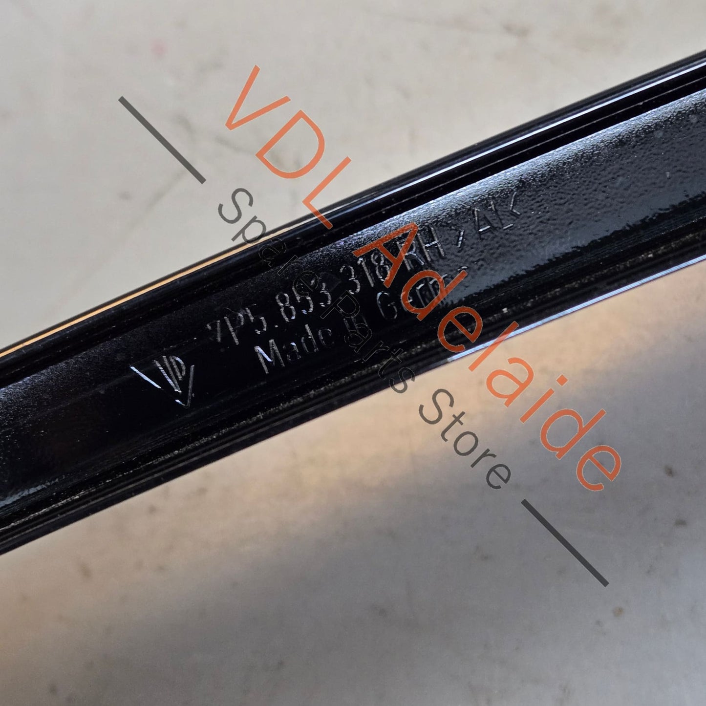 7P5853318 Porsche Cayenne Front Right Door B Pillar Exterior Moulding Trim 7P5853318 95855931801 GW1 Gloss Black