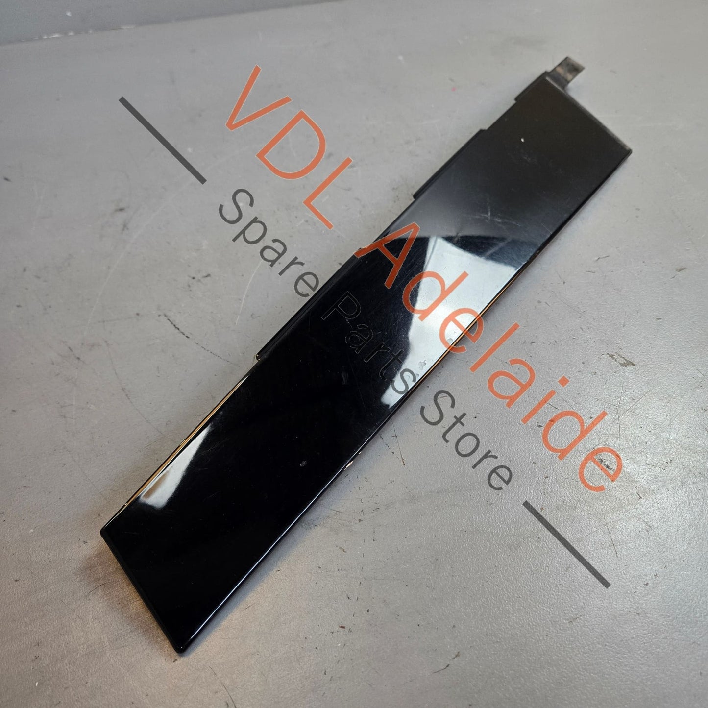 7P5853318 Porsche Cayenne Front Right Door B Pillar Exterior Moulding Trim 7P5853318 95855931801 GW1 Gloss Black