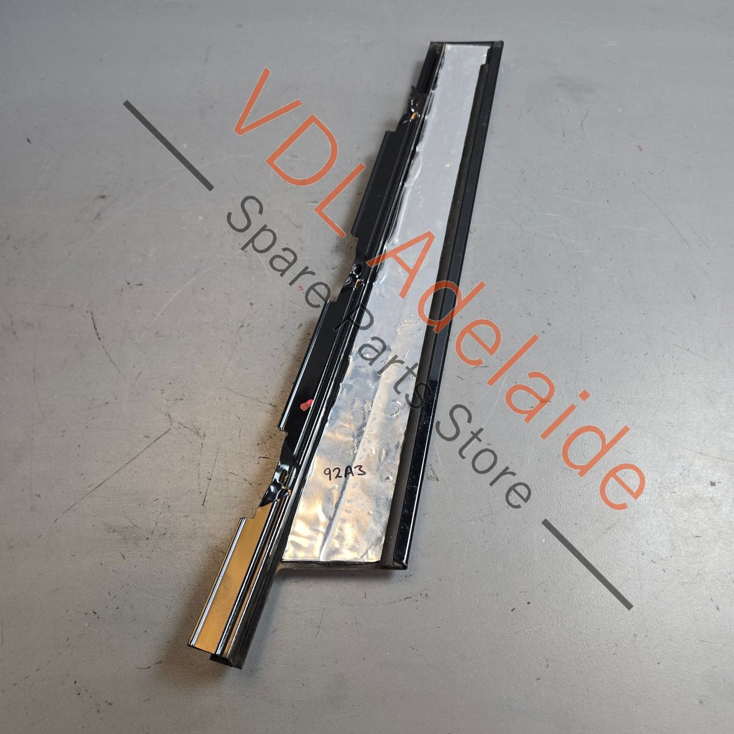 7P5853318 Porsche Cayenne Front Right Door B Pillar Exterior Moulding Trim 7P5853318 95855931801 GW1 Gloss Black