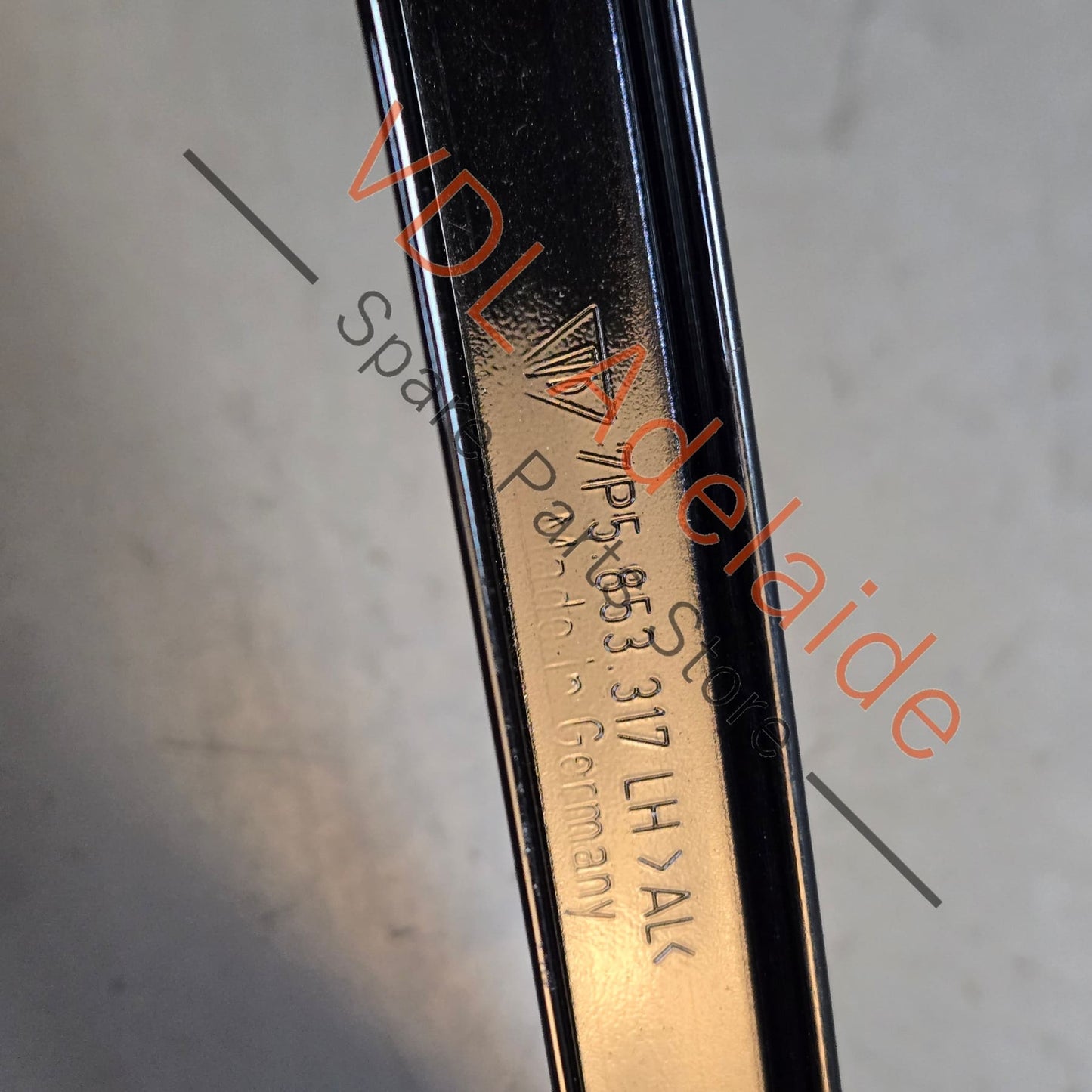 7P5853317 Porsche Cayenne Front Left Door B Pillar Exterior Moulding Trim 7P5853317 95855931701 GW1 Gloss Black