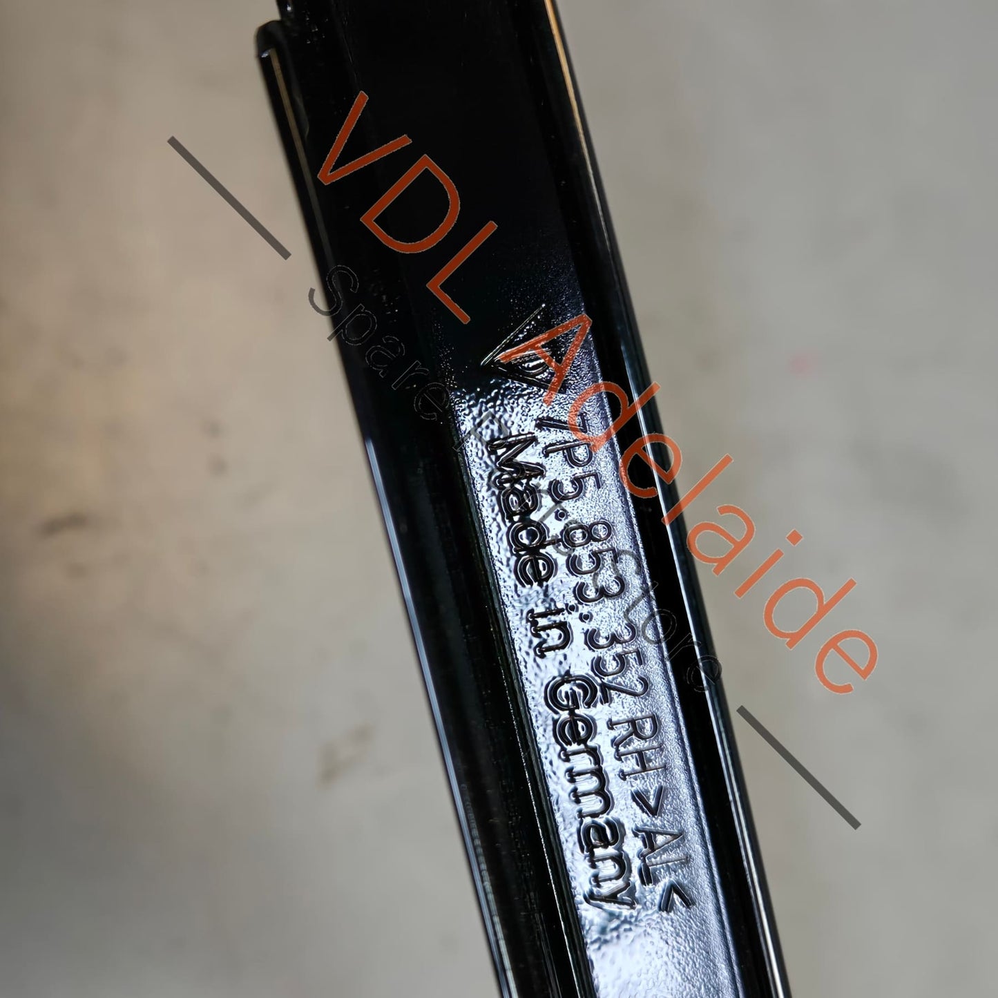 7P5853352 Porsche Cayenne Rear Right Door B Pillar Exterior Moulding Trim 7P5853352 95855935202 GW1 Gloss Black