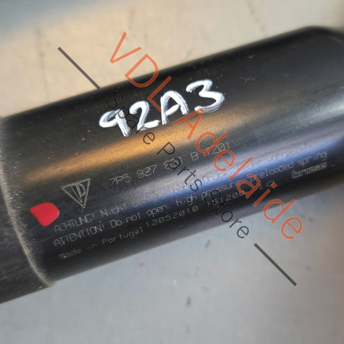 958827851A 7P5827851B Pair of Porsche Cayenne 958 Electric Tailgate Lift Strut Drive Unit 958827851A 7P5827851B