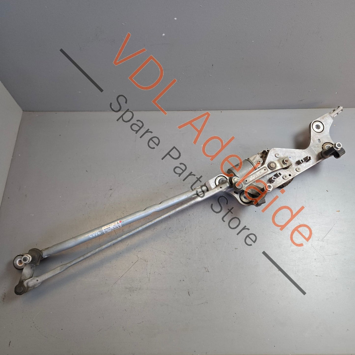 7P0955120 958955024B Porsche Cayenne 958 Windscreen Wiper Motor and Linkage 7P0955120 958955024A for RHD