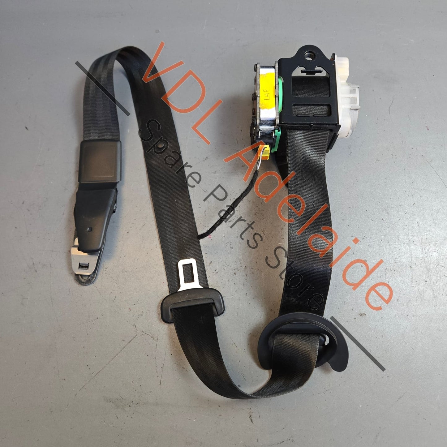 7P0857705 958 803 001 02 HCP Porsche Cayenne 958 92A Front Left Seatbelt 7P0857705 95880300102 HCP