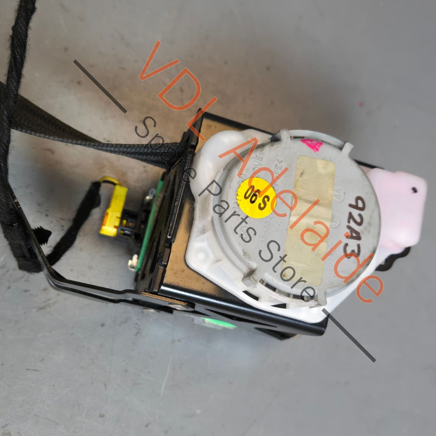 7P0857705 958 803 001 02 HCP Porsche Cayenne 958 92A Front Right Seatbelt 7P0857706 95880300202 HCP