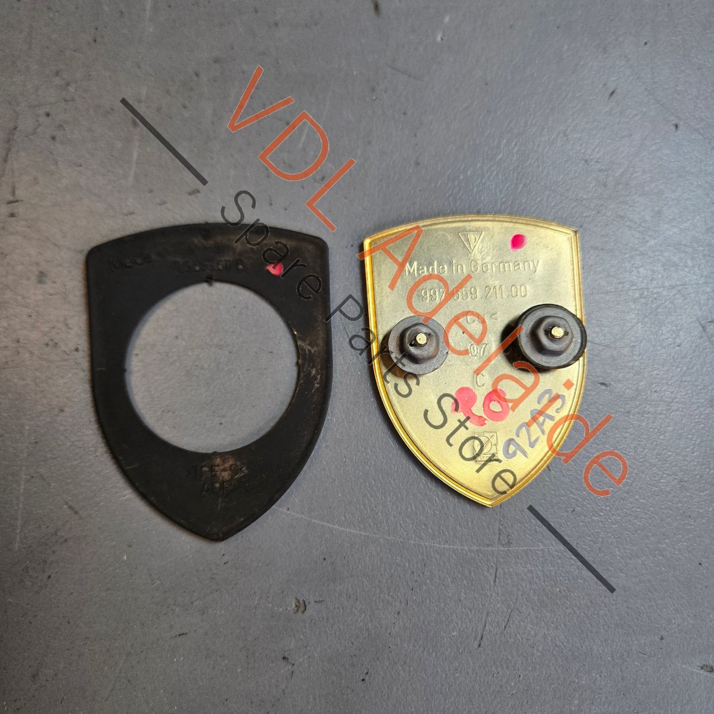 9P1853601 Porsche Crest Badge Emblem 9P1853601