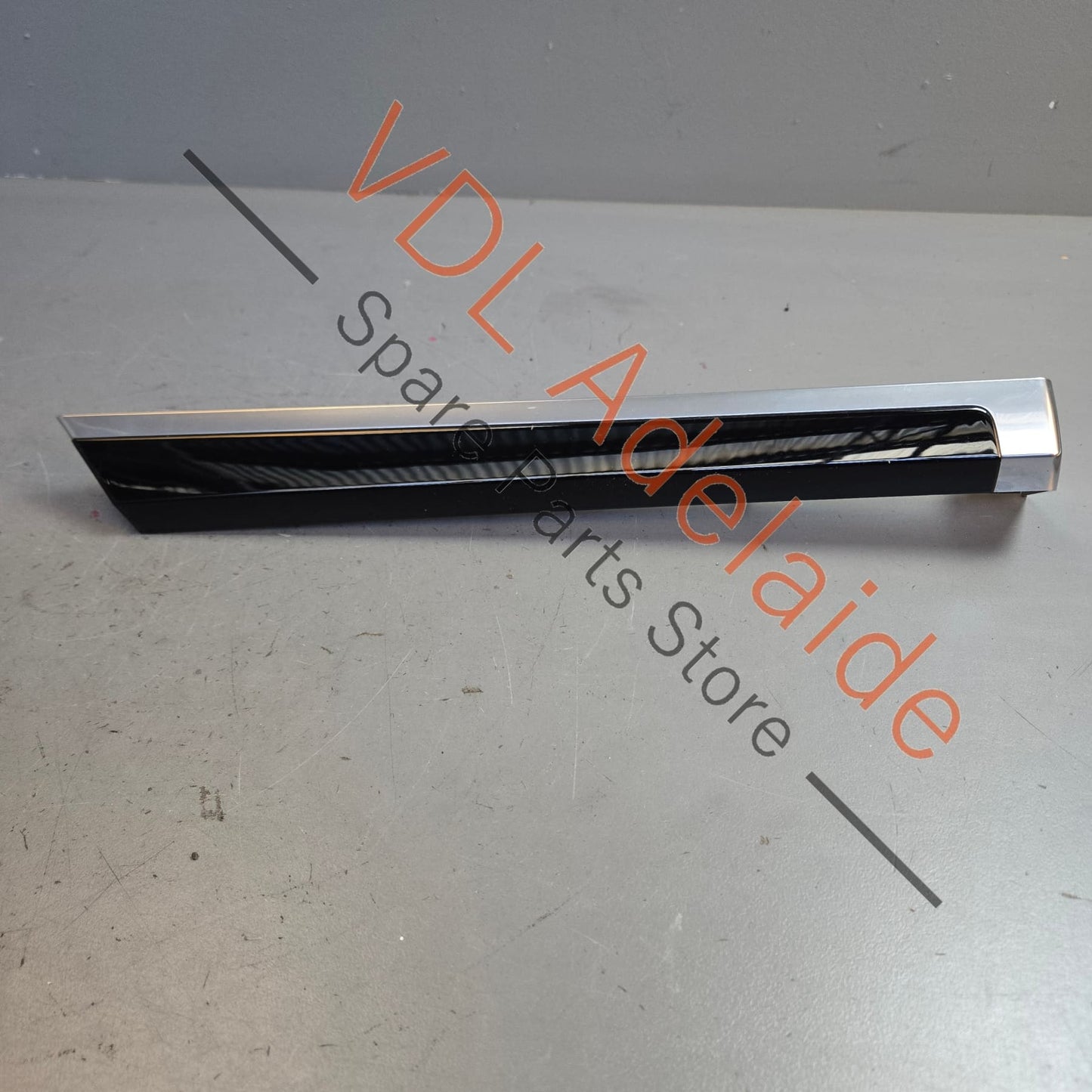 7P5867420F 6BB 958 555 420 00 6BB Porsche Cayenne 958 92A Gloss Black Rear Right Door Trim Insert 7P5867420F 95855542000 6BB
