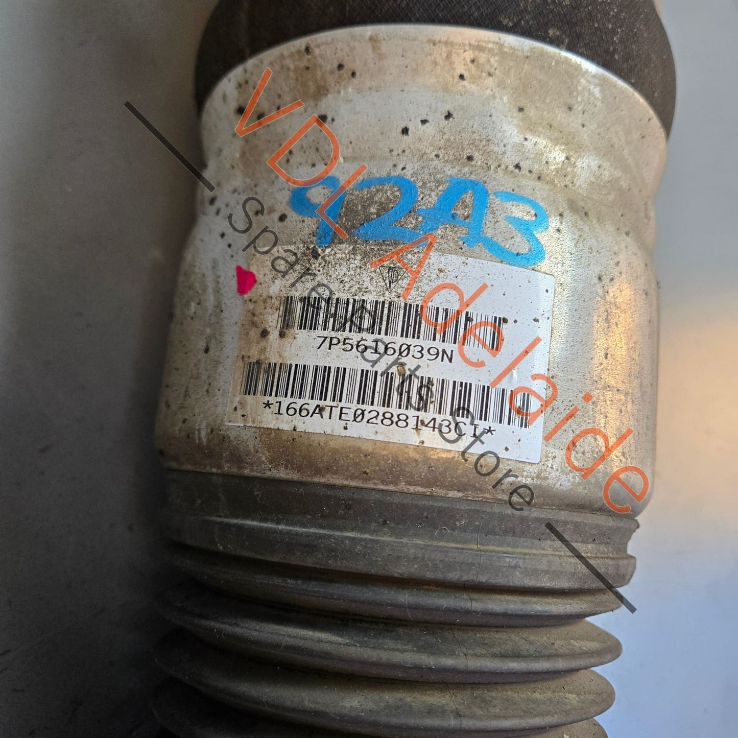 7P5616039N 95835803904 Porsche Cayenne 958 Left Front Air Suspension Strut Shock Absorber 7P5616039N 95835803904