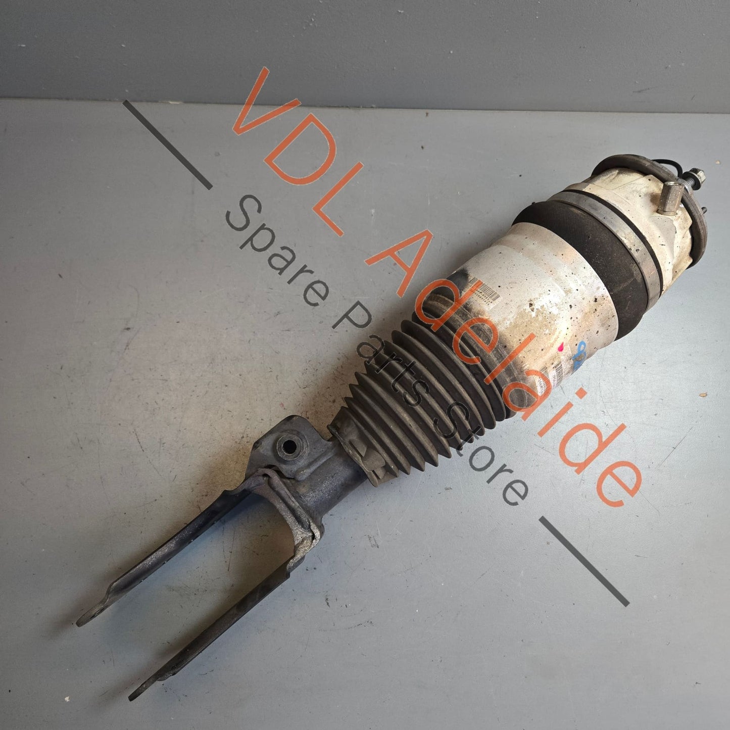 7P5616039N 95835803904 Porsche Cayenne 958 Left Front Air Suspension Strut Shock Absorber 7P5616039N 95835803904