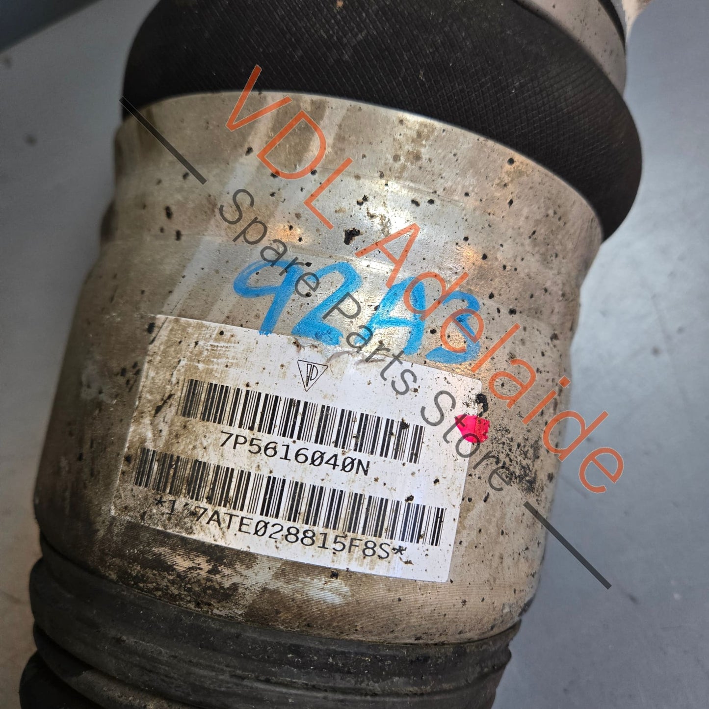 7P5616040N 95835804004 Porsche Cayenne 958 Right Front Air Suspension Strut Shock Absorber 7P5616040N 95835804004