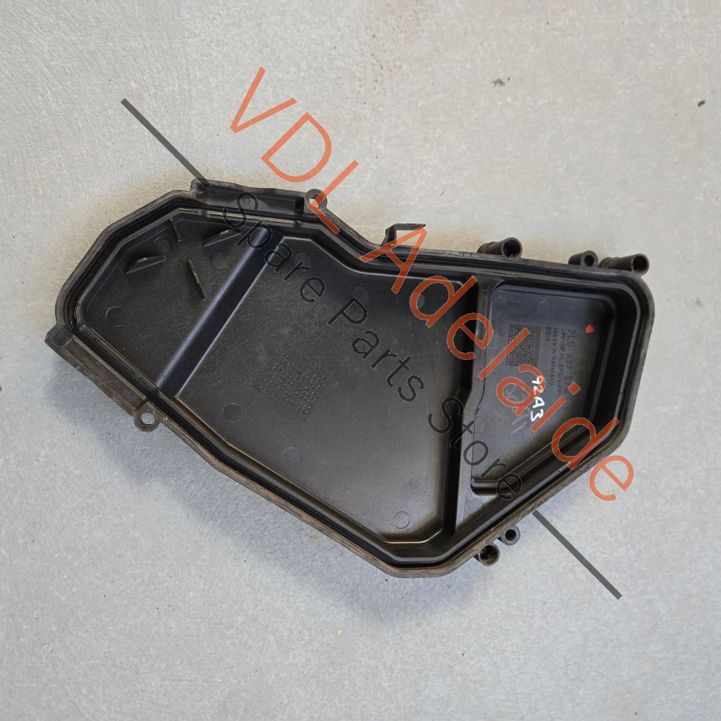 7L0937576A Porsche Cayenne Touareg Q7 Engine Bay Fuse Panel Cover Lid 7L0937576A