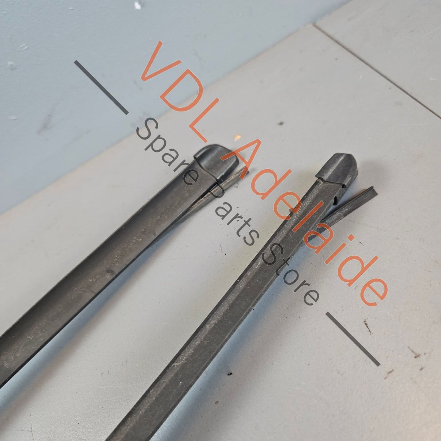 7P0955409C 7P0955410C Porsche Cayenne 958 Windscreen Wiper Arm Set L & R 7P0955409C 7P0955410C