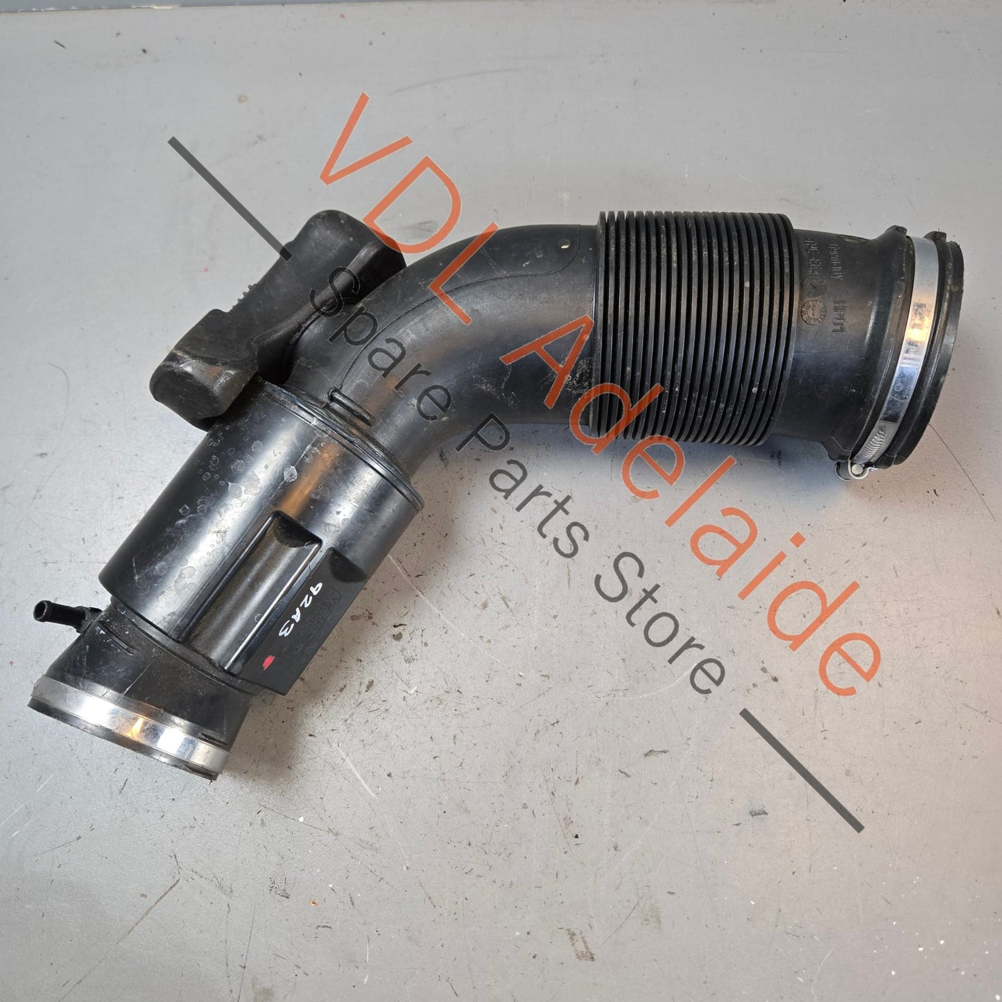 7P0129684B 958 110 223 02 Porsche Cayenne 958 3.0 Hybrid Engine Air Intake Pipe Hose 95811022302 7P0129684B