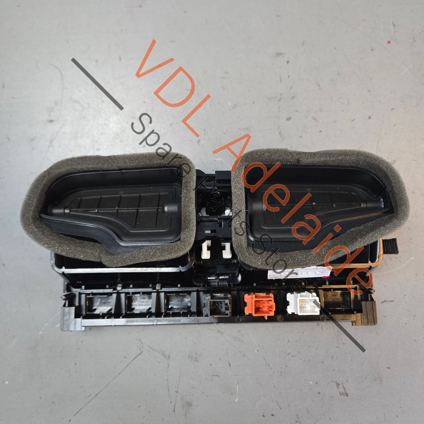 6RF819728C 6RF819728CN0R VW Polo MK5 6R Gti Centre Air Vent for Air Conditioning 6RF819728C N0R Gloss Black