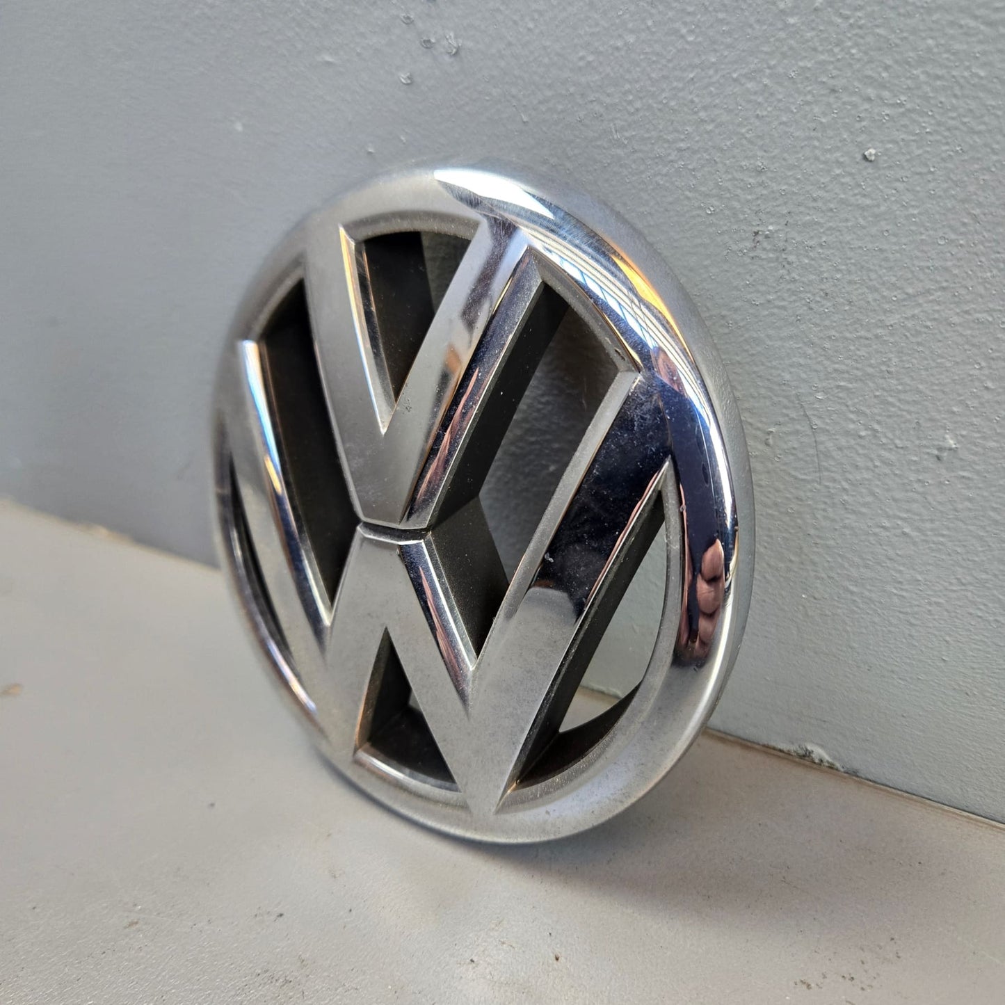6R0853600A 6R0853600AULM VW Polo MK5 6R Front Grille Badge 6R0853600A Chrome