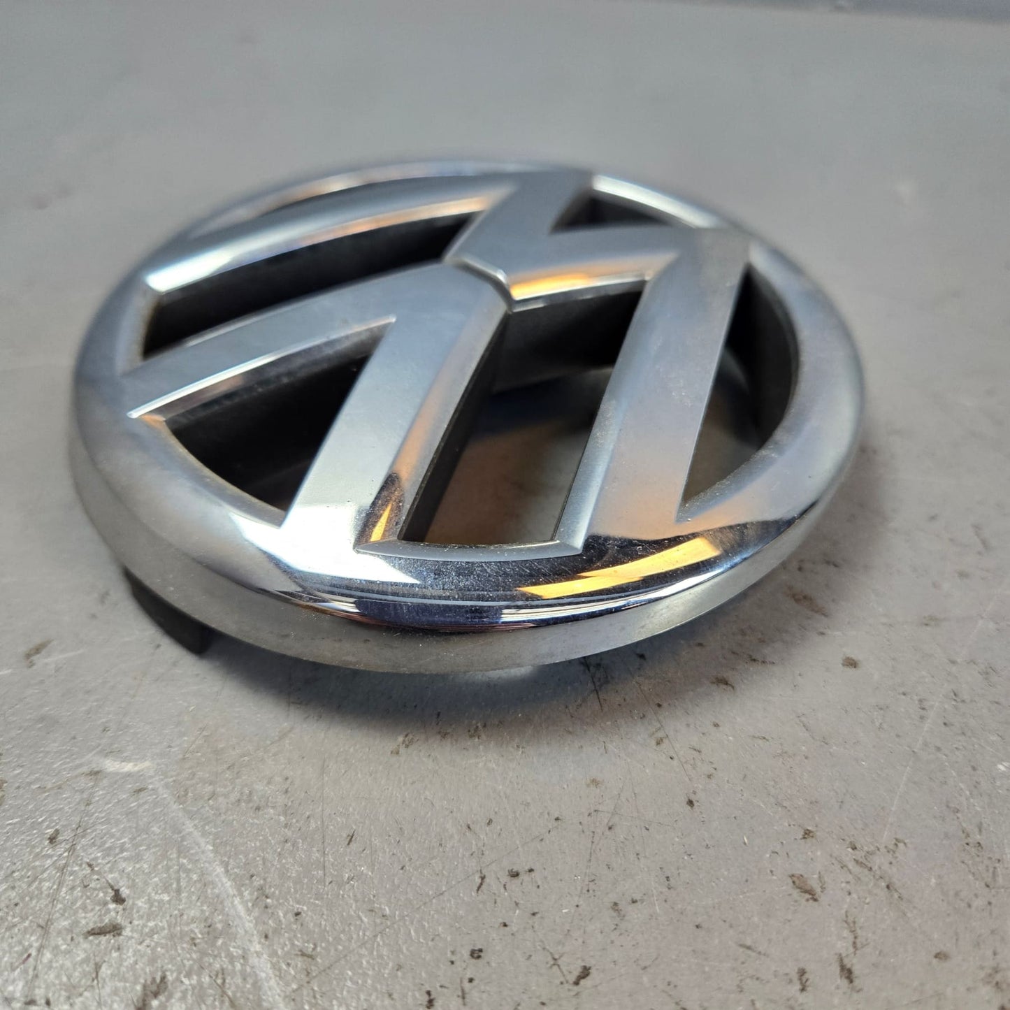 6R0853600A 6R0853600AULM VW Polo MK5 6R Front Grille Badge 6R0853600A Chrome