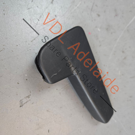 3C2823533    VW Polo Bonnet Release Handle Pull Grip 3C2823533 3C2823633A