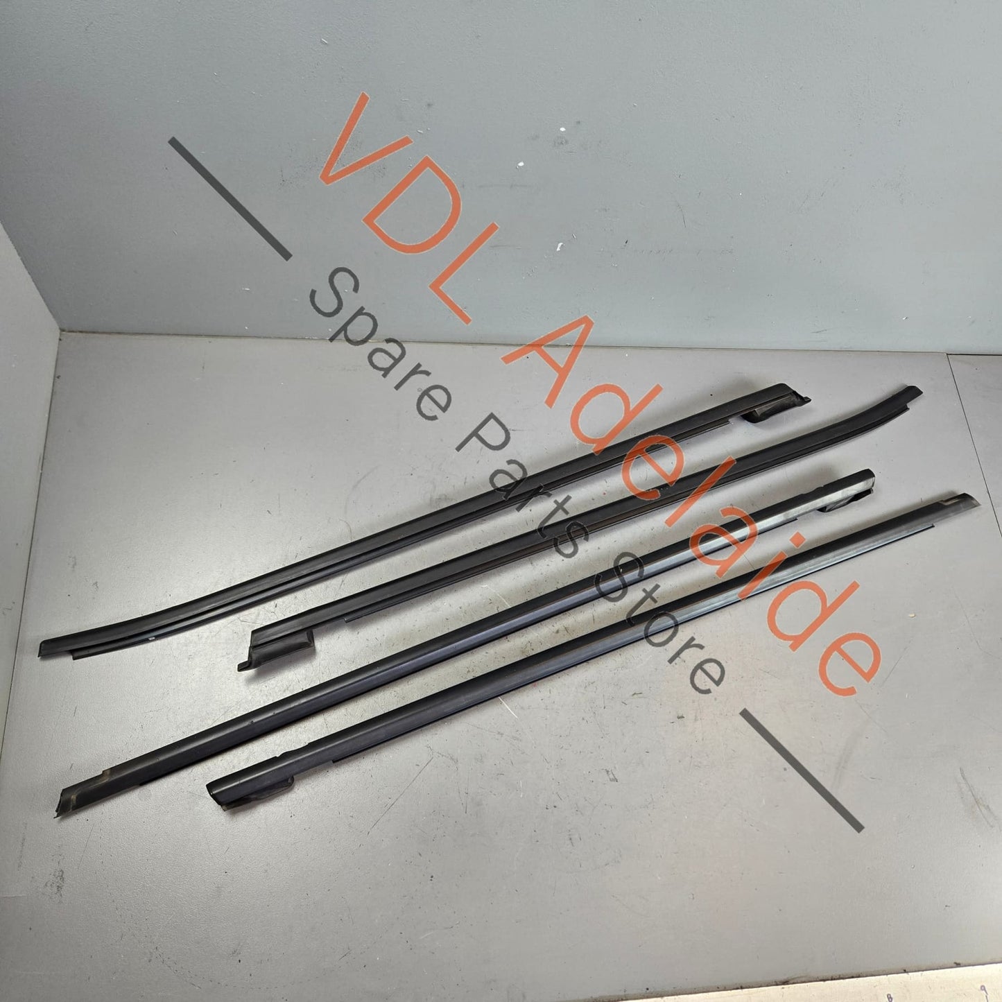 6R4837477 6R4837478 6R6839477 6R6839478 VW Polo MK5 Set of Exterior Window Aperture Seals Strip Mouldings Rubber 6R4837477 6R4837478 6R6839477 6R6839478