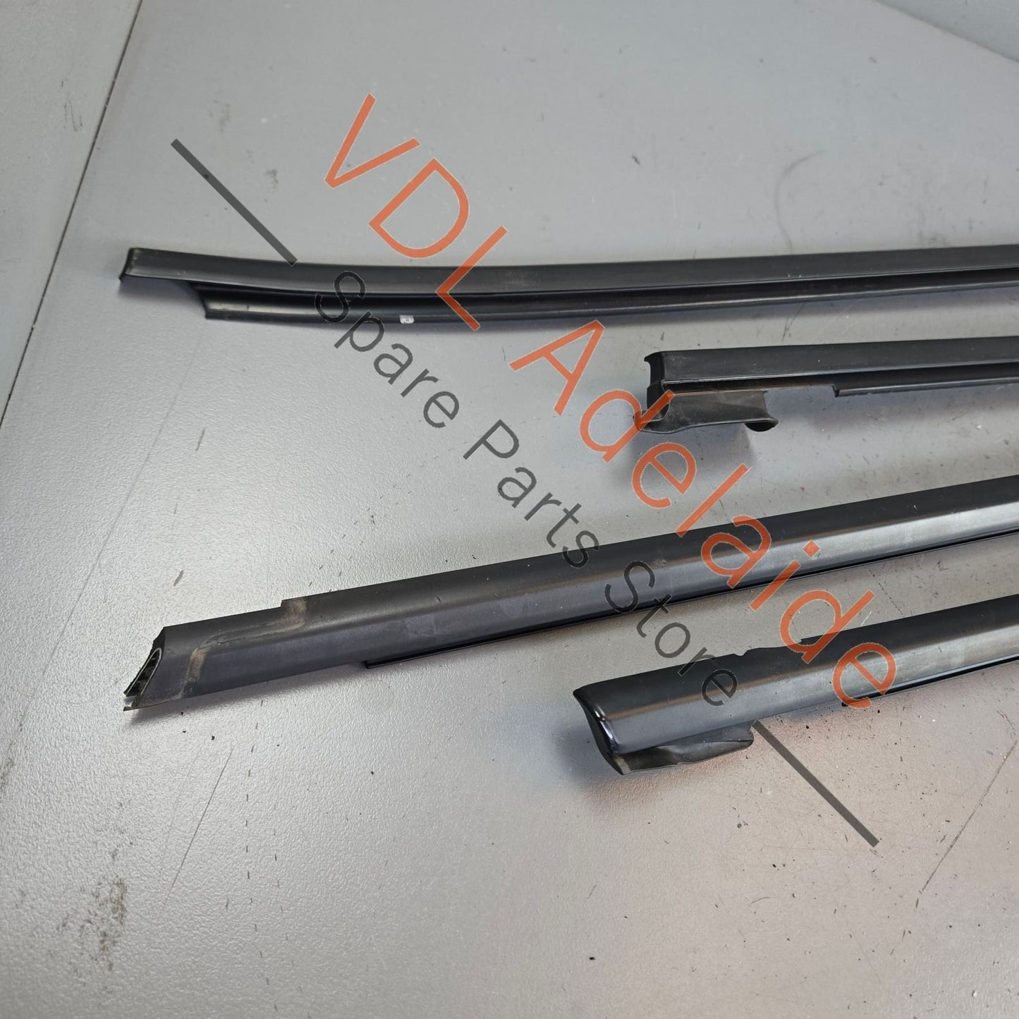 6R4837477 6R4837478 6R6839477 6R6839478 VW Polo MK5 Set of Exterior Window Aperture Seals Strip Mouldings Rubber 6R4837477 6R4837478 6R6839477 6R6839478
