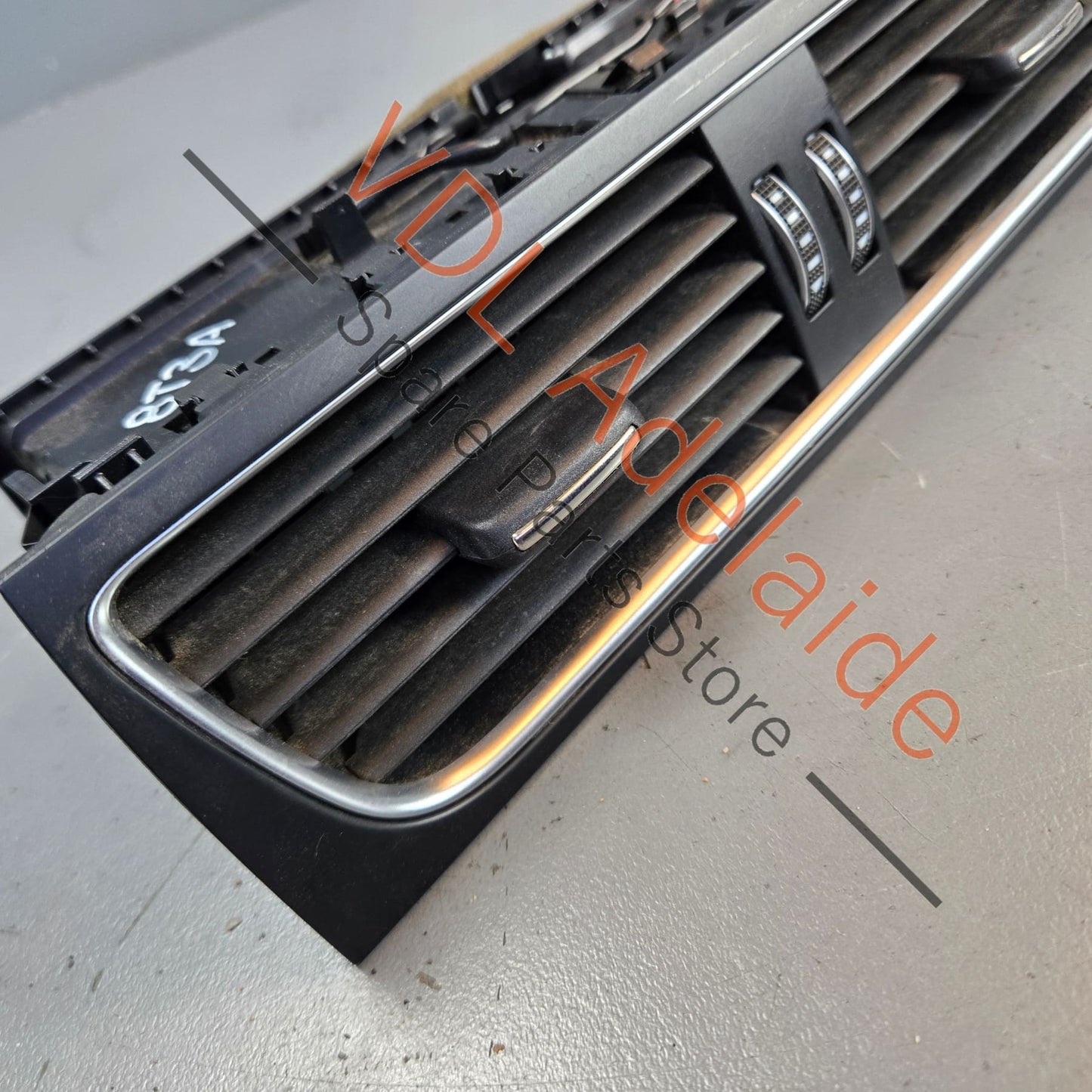 8T2820951E Audi RS5 Centre Dash Vent for AC Air Conditioning 8T2820951E