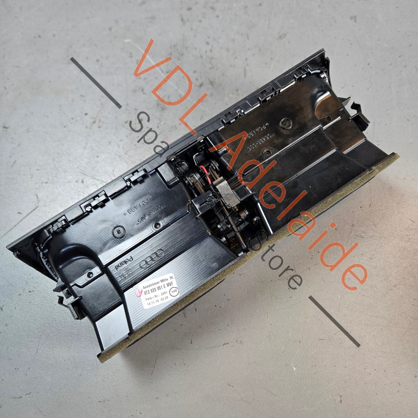 8T2820951E Audi RS5 Centre Dash Vent for AC Air Conditioning 8T2820951E