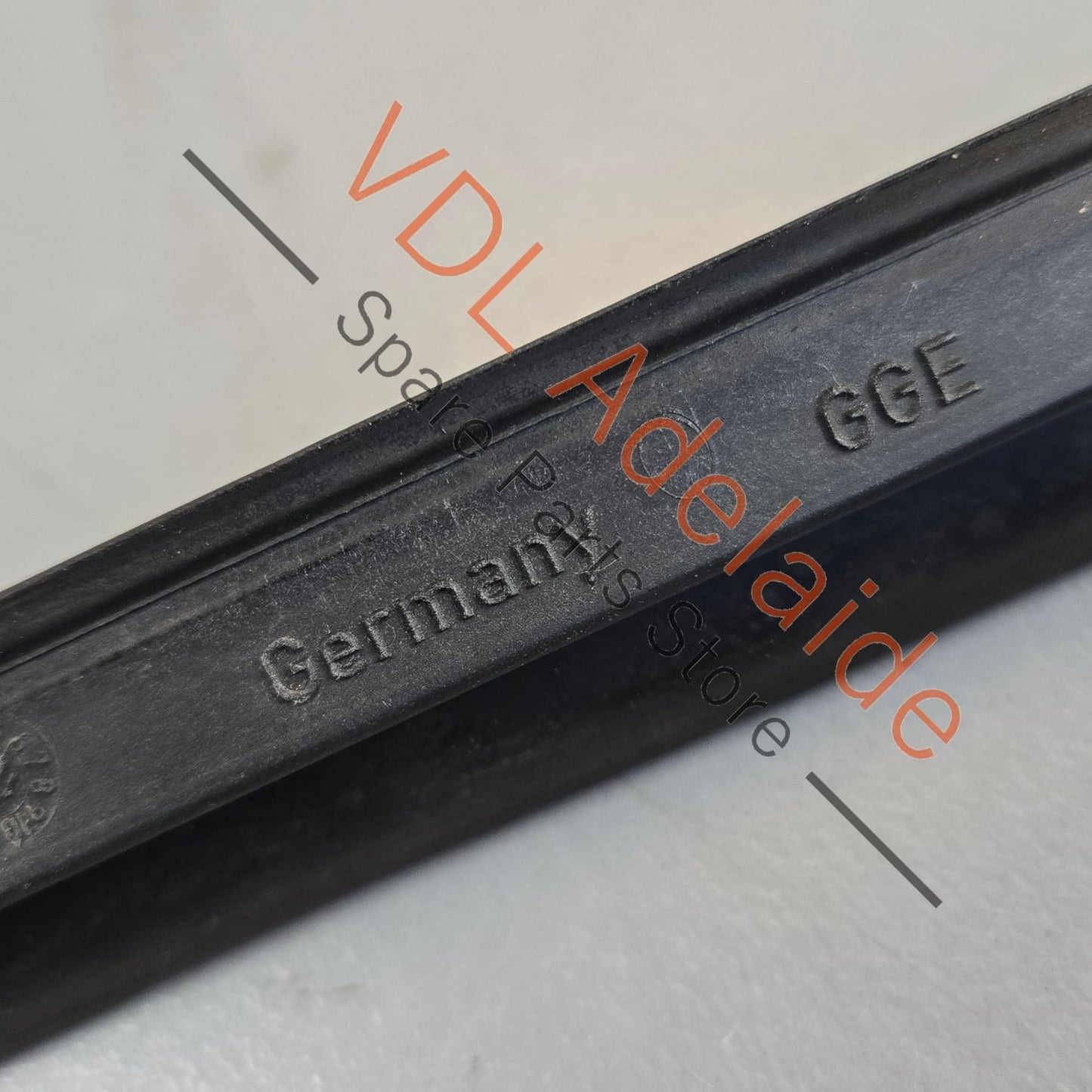 8T0854328A Audi A5 S5 RS5 Front Windscreen Deflector Strip Trim 8T0854328A RHS Right