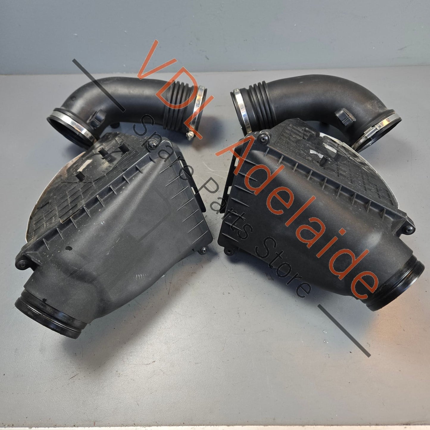 8T0133835B 8T0133844A 8T0129600 8T0129599 Audi RS5 Factory Stock Air Filter Box Assembly 8T0133835B 8T0133844A 8T0129600 8T0129599