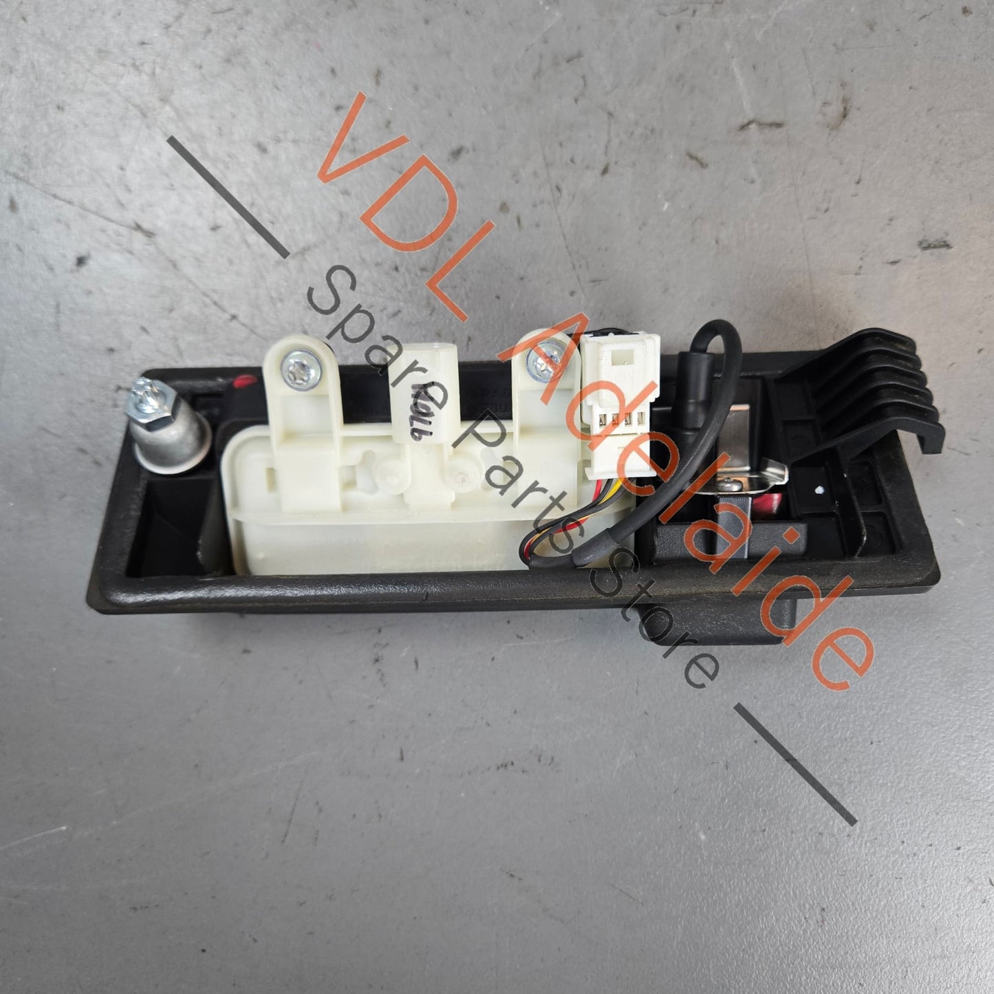 97061342301 970613425021 Porsche Panamera Rear Reverse Camera Trunk Button 97061342301 97061342502 1E0