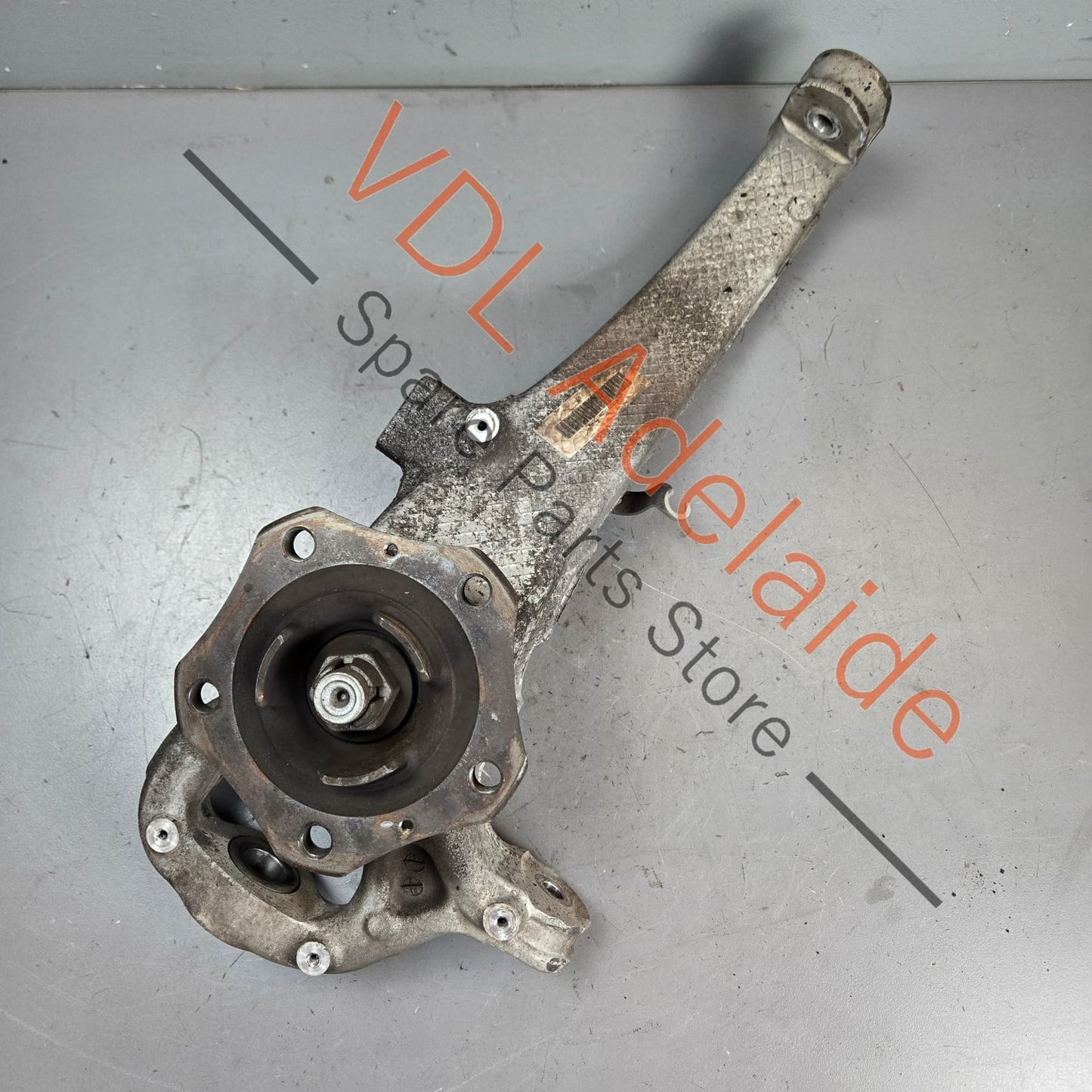 97034115705 97034115703 Porsche Panamera 970 Front Left Suspension Hub Bearing Housing 97034115703 97034115704 97034115705