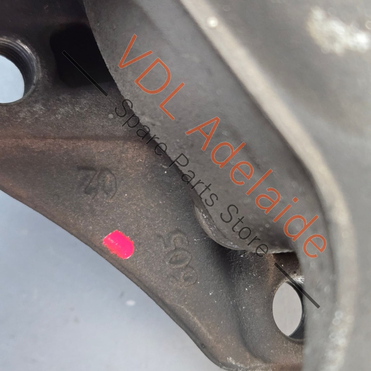 97034115705 97034115703 Porsche Panamera 970 Front Left Suspension Hub Bearing Housing 97034115703 97034115704 97034115705