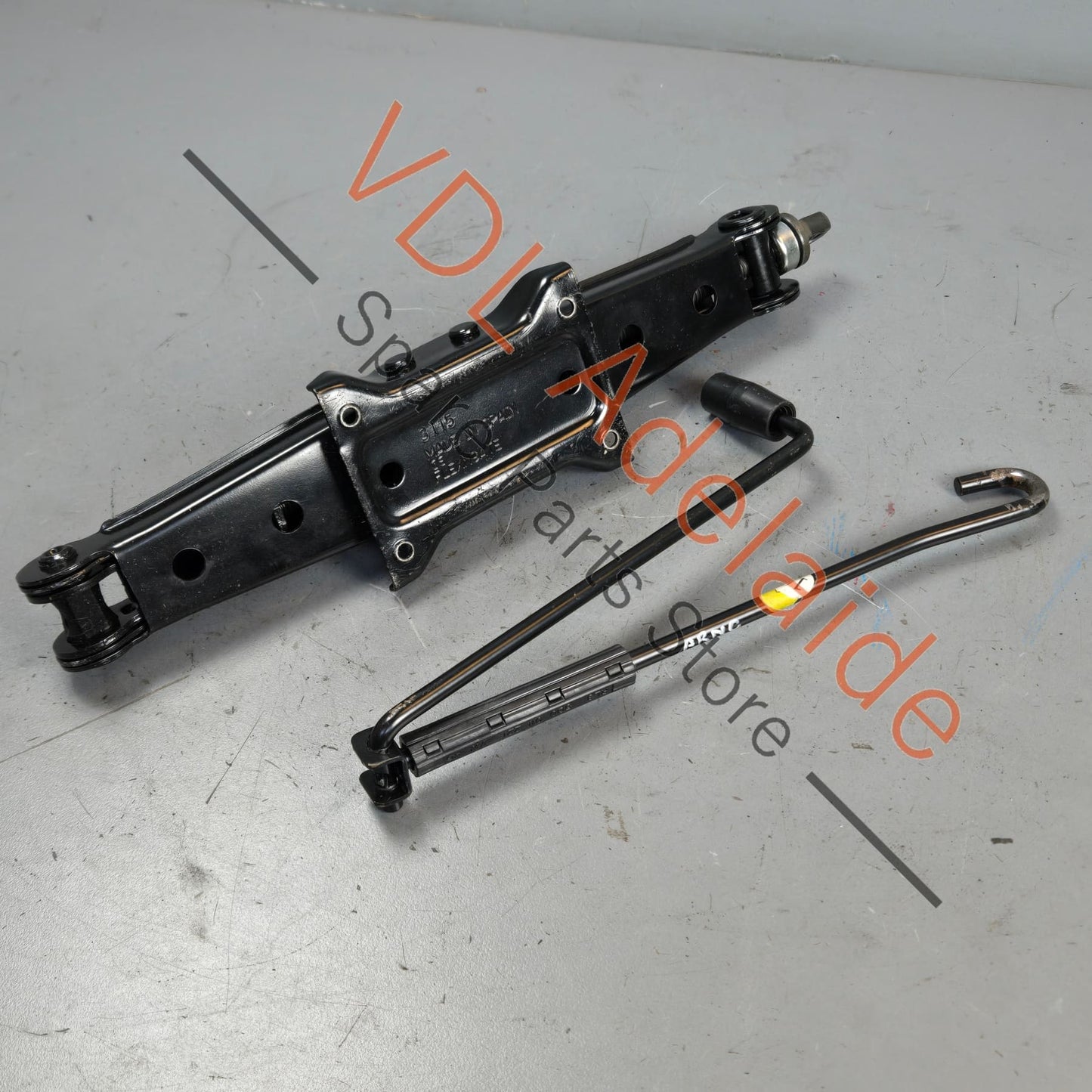 5Q0011031D VW Golf MK7 Emergency Flat Tyre Jack 5Q0011031D