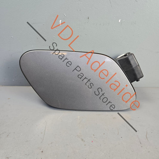 5G0809857 5G0809909   VW Golf MK7 Fuel Filler Lid Door 5G0809857 5G0809909 Z1 / A7N Limestone Grey