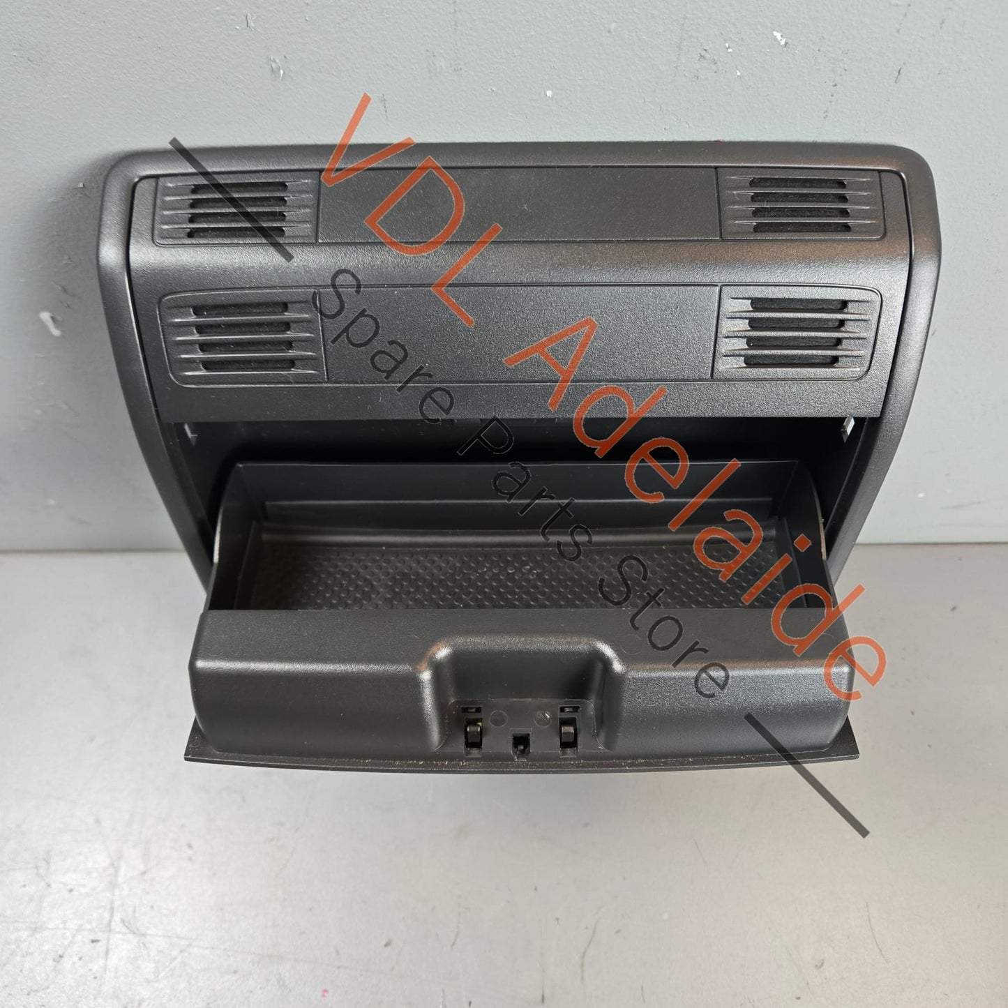 5Q0951172A 5G0868837A82V VW Golf MK7 Overhead Roof Console Storage Tray for Glasses w Anti Theft Sensor Alarm 5Q0951172A